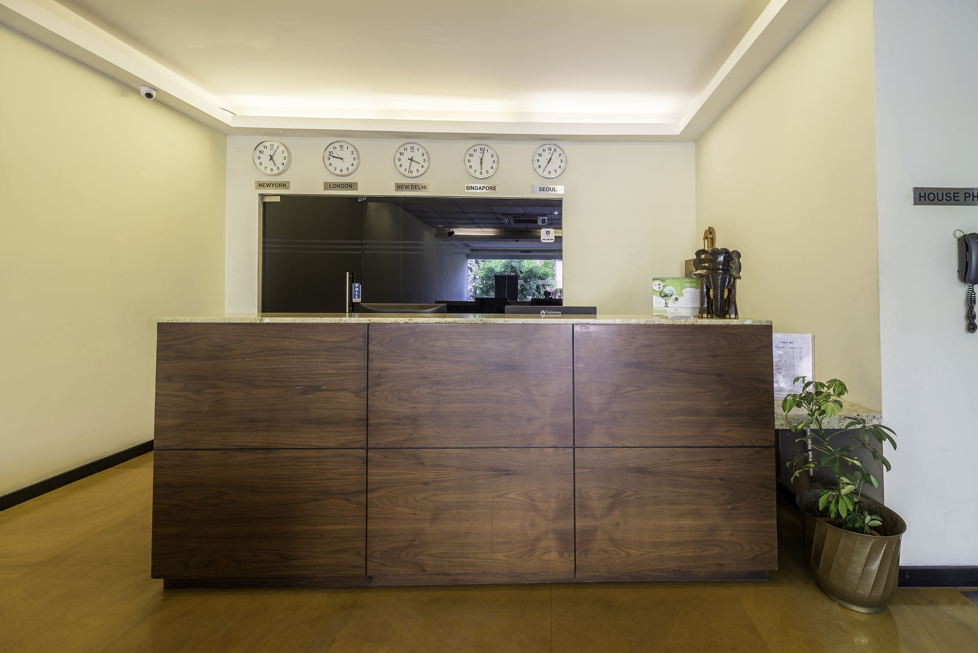 Treebo Trend Spektrum Suites Maisúr Exteriér fotografie